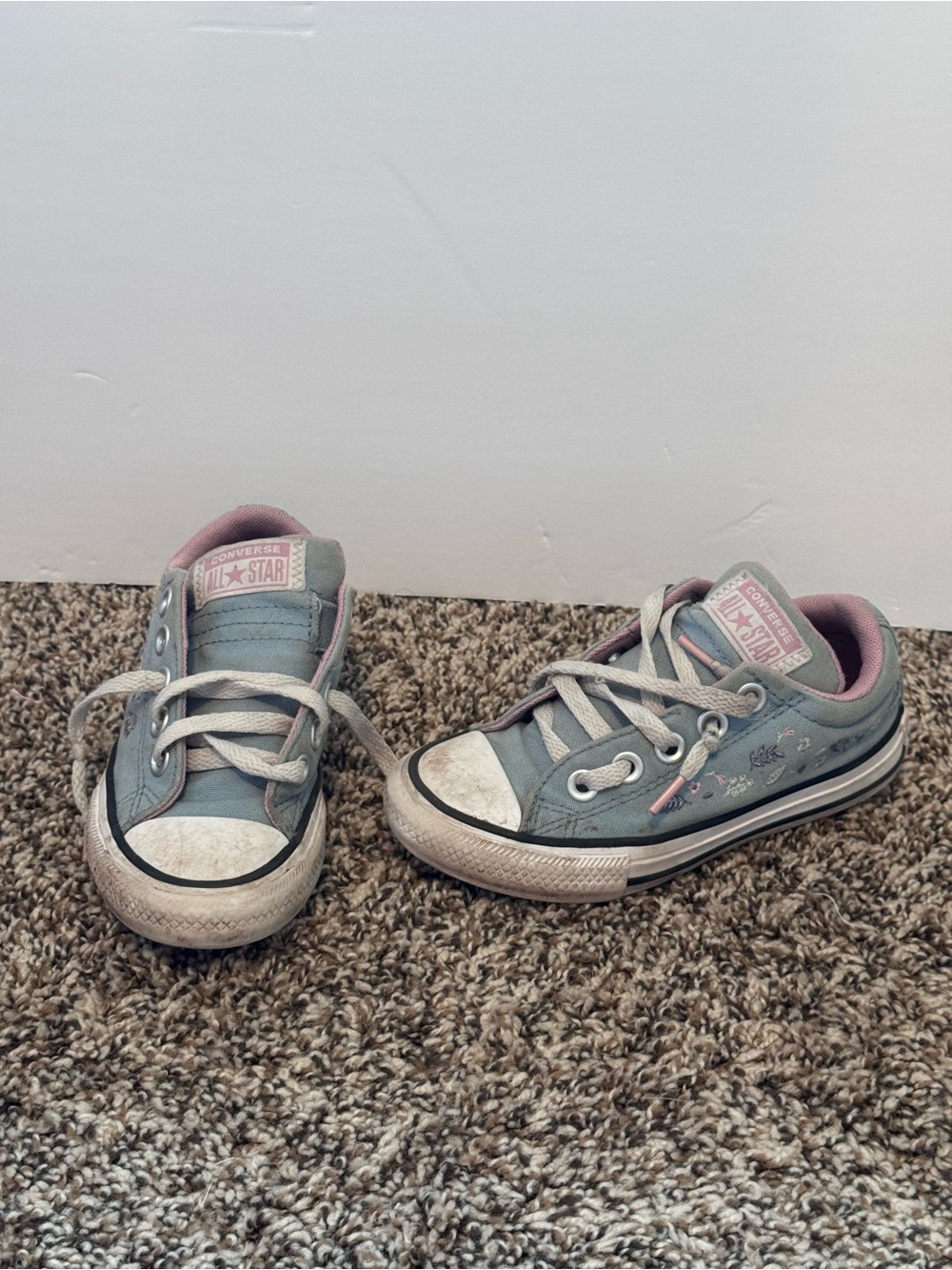 Converse Kids Low-Top Sneakers in Blue and Pink